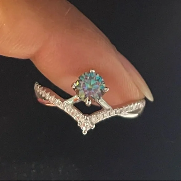 Solid Sterling Silver 925 Moissanite Ring - Picture 6 of 9